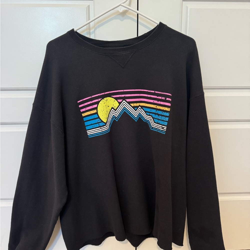Comfort Crewneck Sweatshirt with Sunrise Mountain Graphic - Black